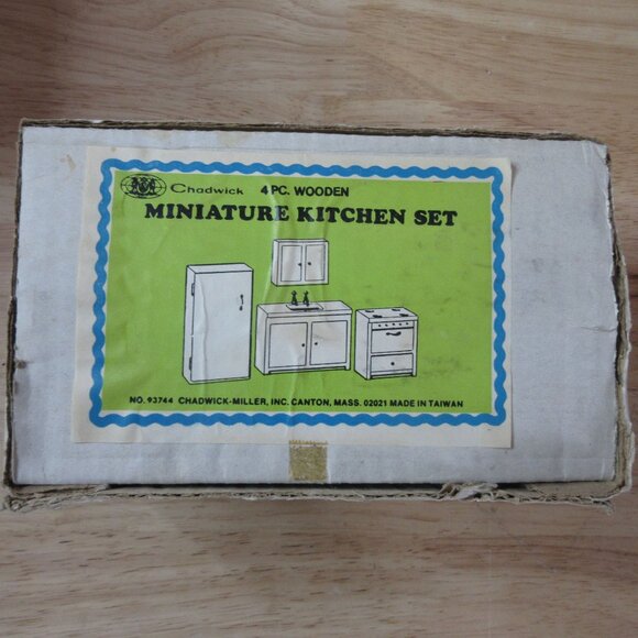 Chadwick Miller White Wooden 4pc Wooden Miniature Kitchen Set #93744 - Picture 2 of 11